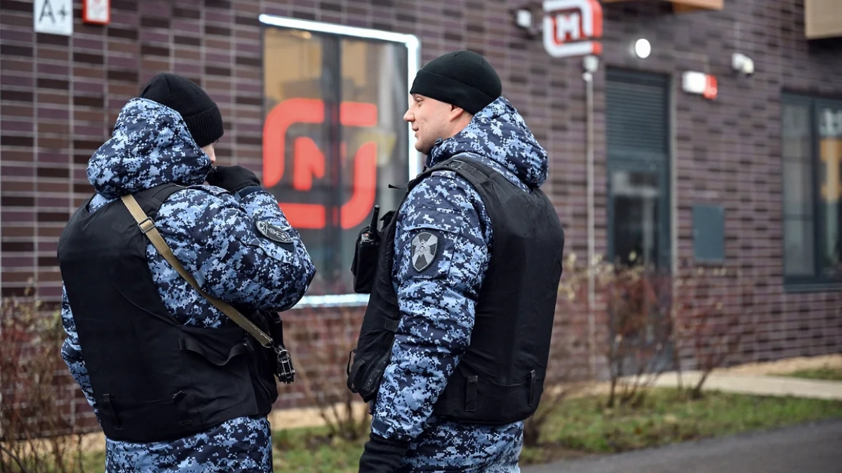 В Новороссийске агрессивный покупатель избил продавца и покусал охрану ТЦ