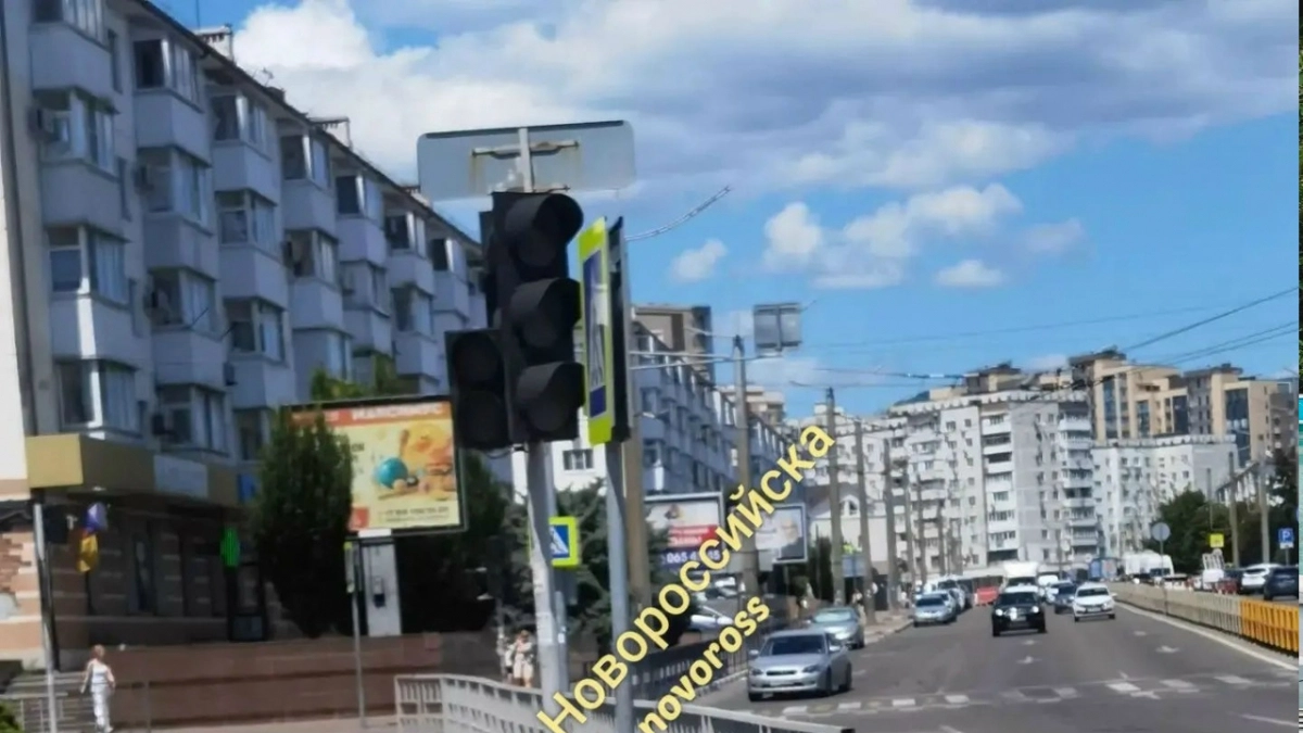 Три огня против хаоса: в Новороссийске в районе «Матроса с гранатой» светофоры не работают уже неделю