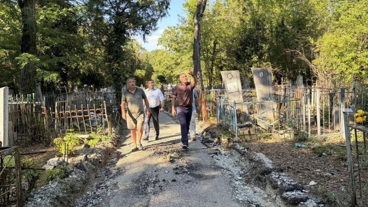Новые дороги и чистые аллеи: власти обещают привести в порядок кладбище "Солнечное" в Новороссийске к сентябрю
