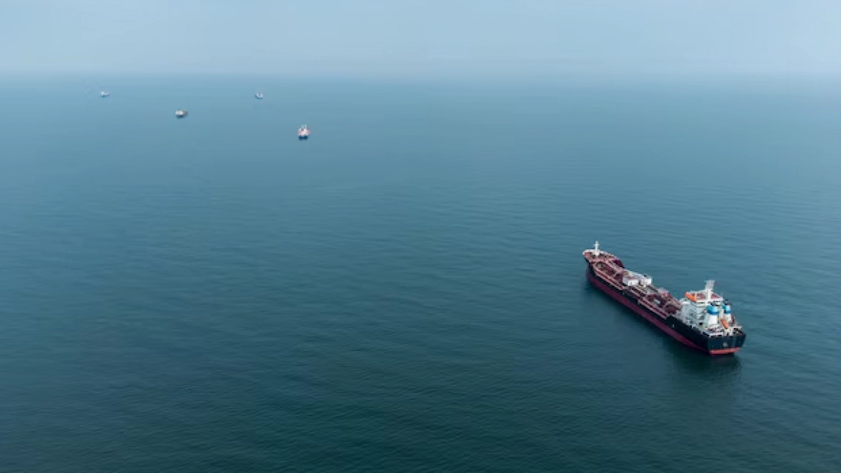 «Это пиратство»: Чёрное море закрывается - FESCO приостанавливает отправку грузов после атаки дронов на судно «Янино» вблизи Новороссийска 