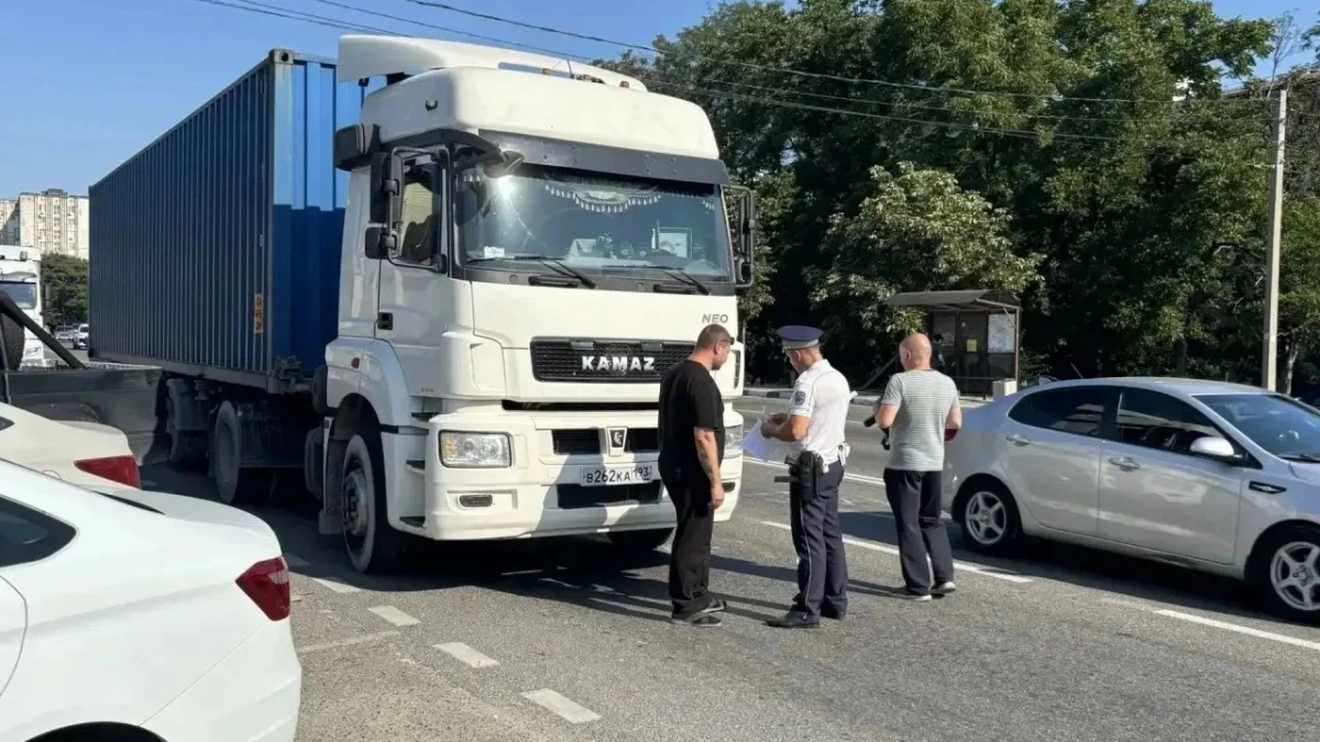 Час расплаты настал: в Новороссийске дальнобойщики получили десятки штрафов за езду по городу в запрещенное время