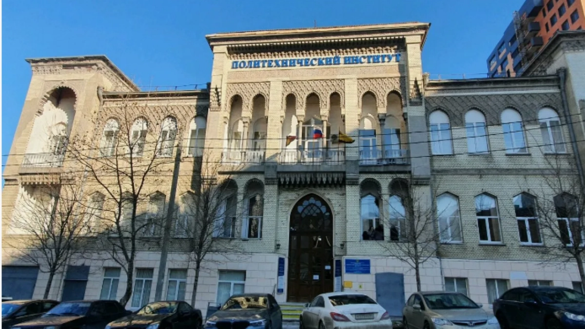 Политех отреставрируют? Суд обязал вуз спасать историческое здание, в котором расположен институт в Новороссийске, за свой счет