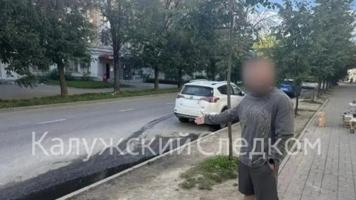 Бывший с больной фантазией: россиянин оклеил машину девушки её интимными фото