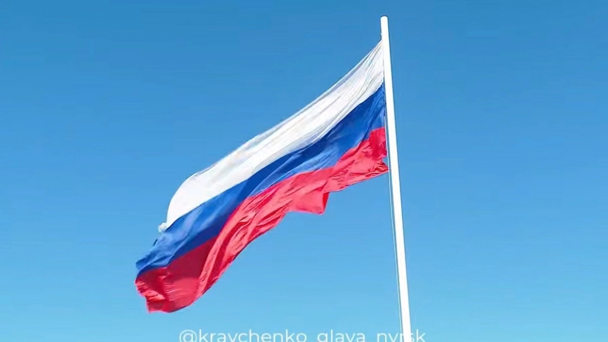 Триколор над морем и горами: Новороссийск масштабно отметил День Государственного флага