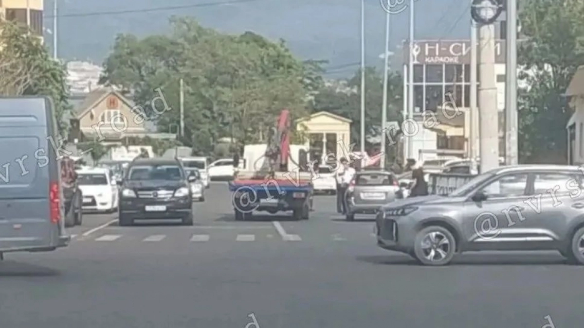 Ни бензина, ни машины: в Новороссийске эвакуировали автомобили, оставленные в очереди на заправку