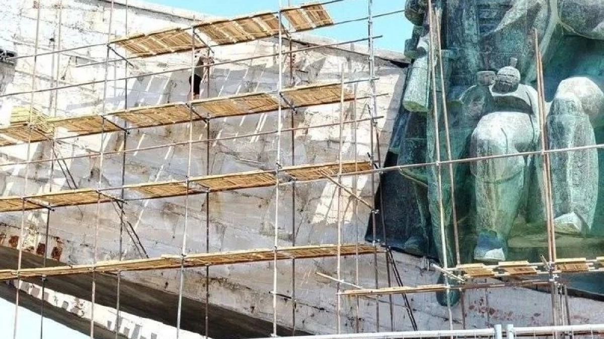 Кто-нибудь удивлен? Власти признали, что ансамбль «Малая Земля» в Новороссийске, скорее всего, не успеют реставрировать до конца 2026 года  