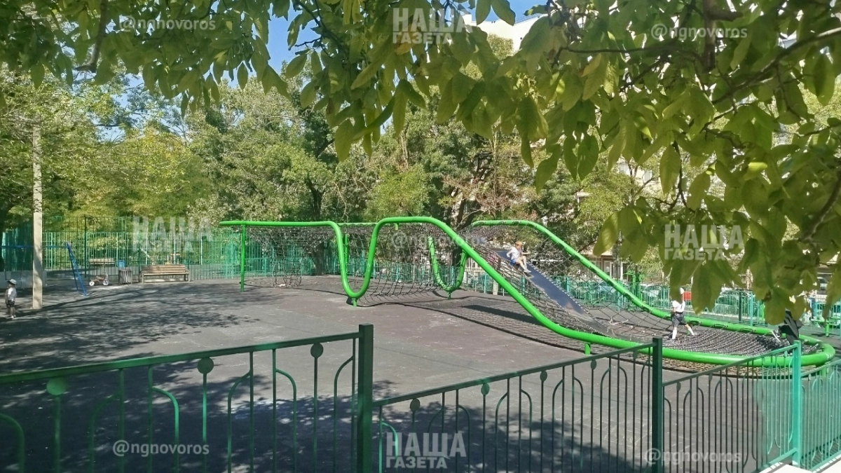 «Как в парке Галицкого, только экстремальнее»: площадка в сквере «Науки» стала опасной для детей 