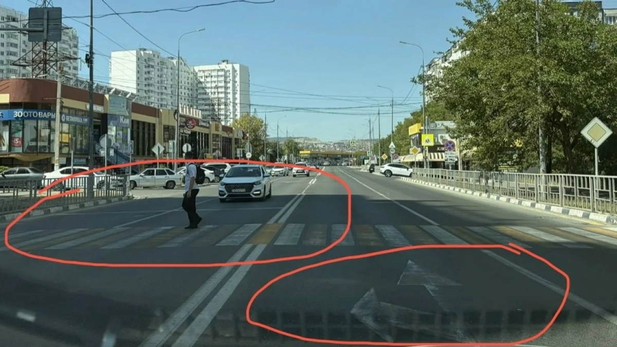 «Зебру» не видно! Новороссийцы жалуются на стертую разметку на дорогах города