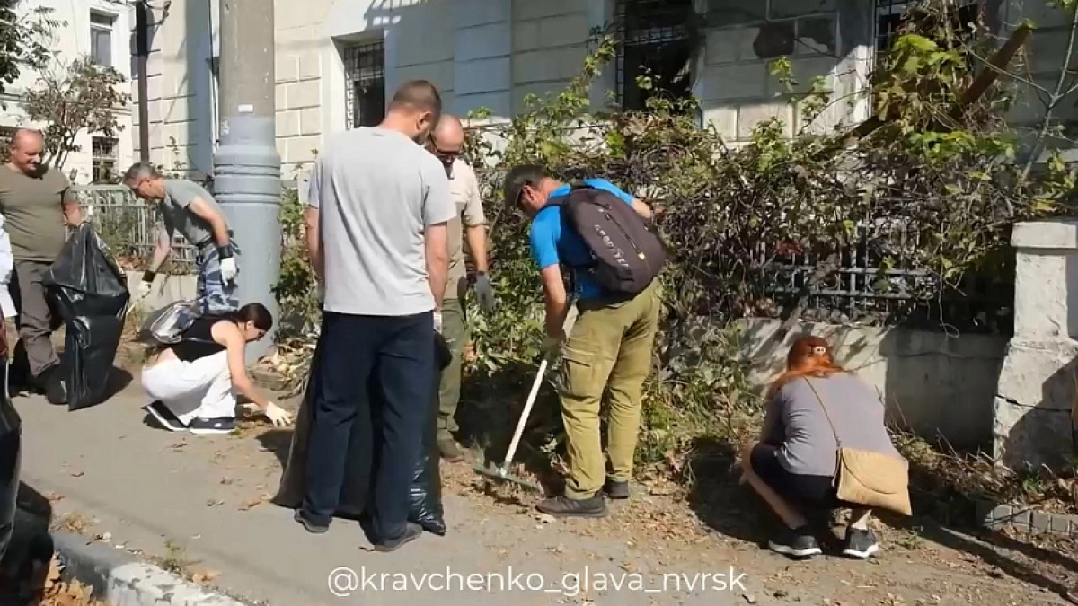 "Начни с себя!": тысячи новороссийцев вышли на субботник перед Днём города