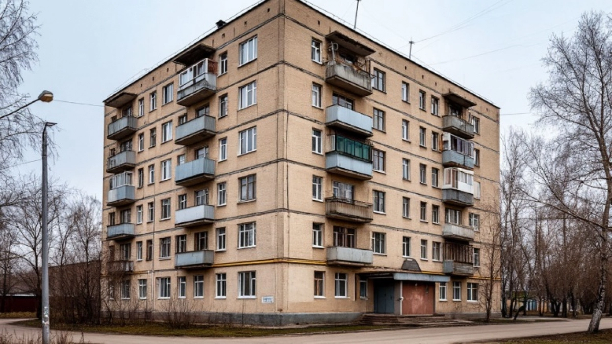 Почему в старых домах ступени красили только по краям? Секрет ЖЭКа