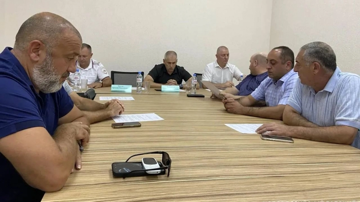 «Женский бокс» в салоне маршрутки спровоцировал водителя проскочить на красный свет в центре Новороссийска