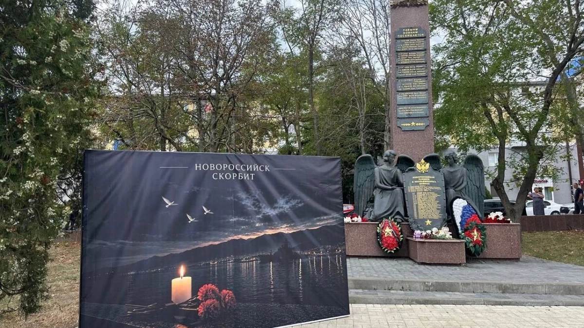 Оборвалось четыре жизни: в Новороссийске организован стихийный мемориал в память о погибших во время атаки этой ночью 