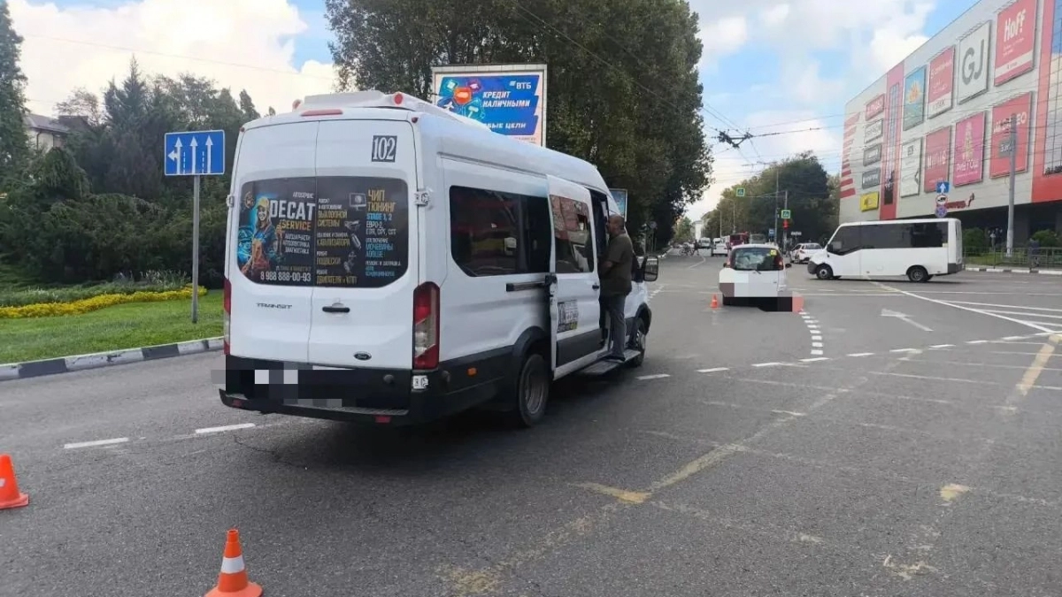 В Новороссийске легковушка протаранила автобус: пострадал ребенок – пассажир общественного транспорта 