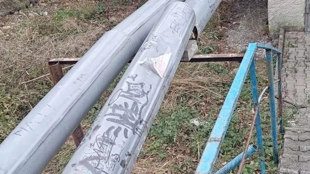 «Теплоизоляция отсутствует!»: новороссийцы боятся, что всю зиму будут мерзнуть в своих квартирах с такой подготовкой к отопительному сезону
