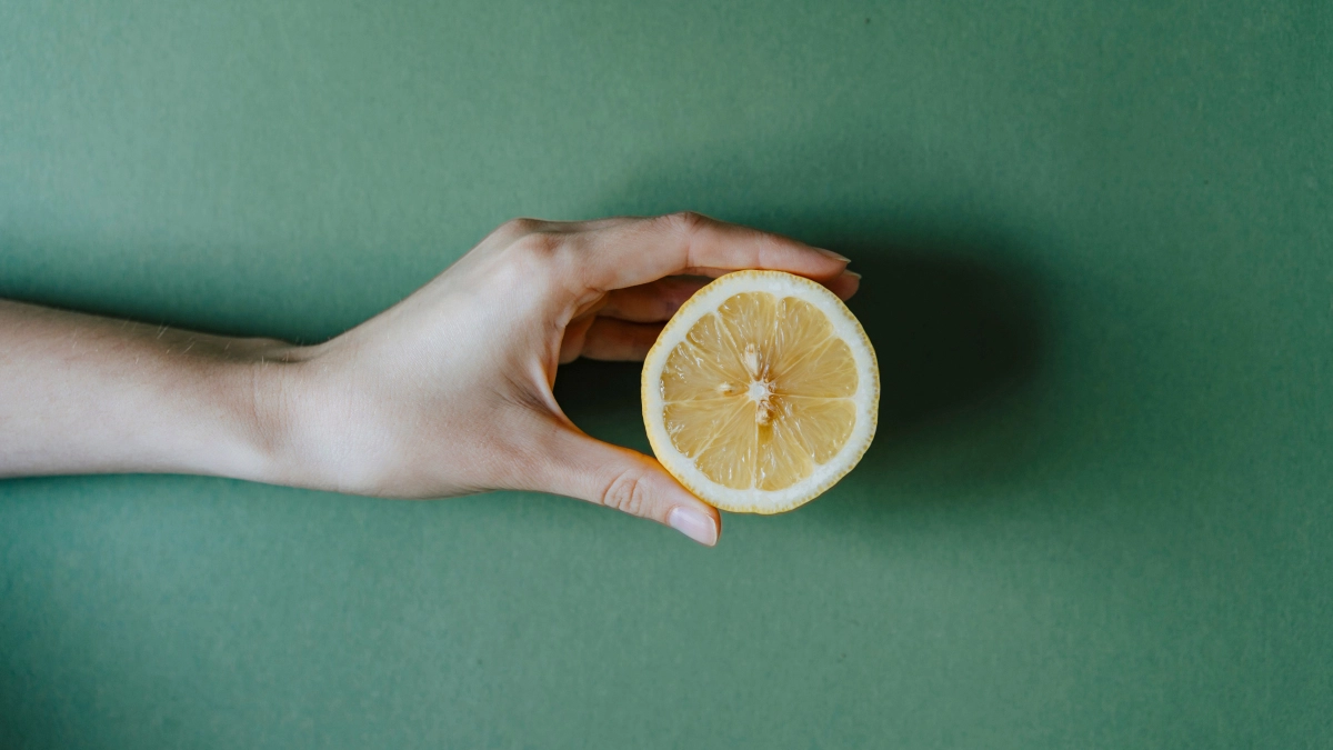 Почему запасаюсь лимонной кислотой на зиму: весной соседи говорят спасибо