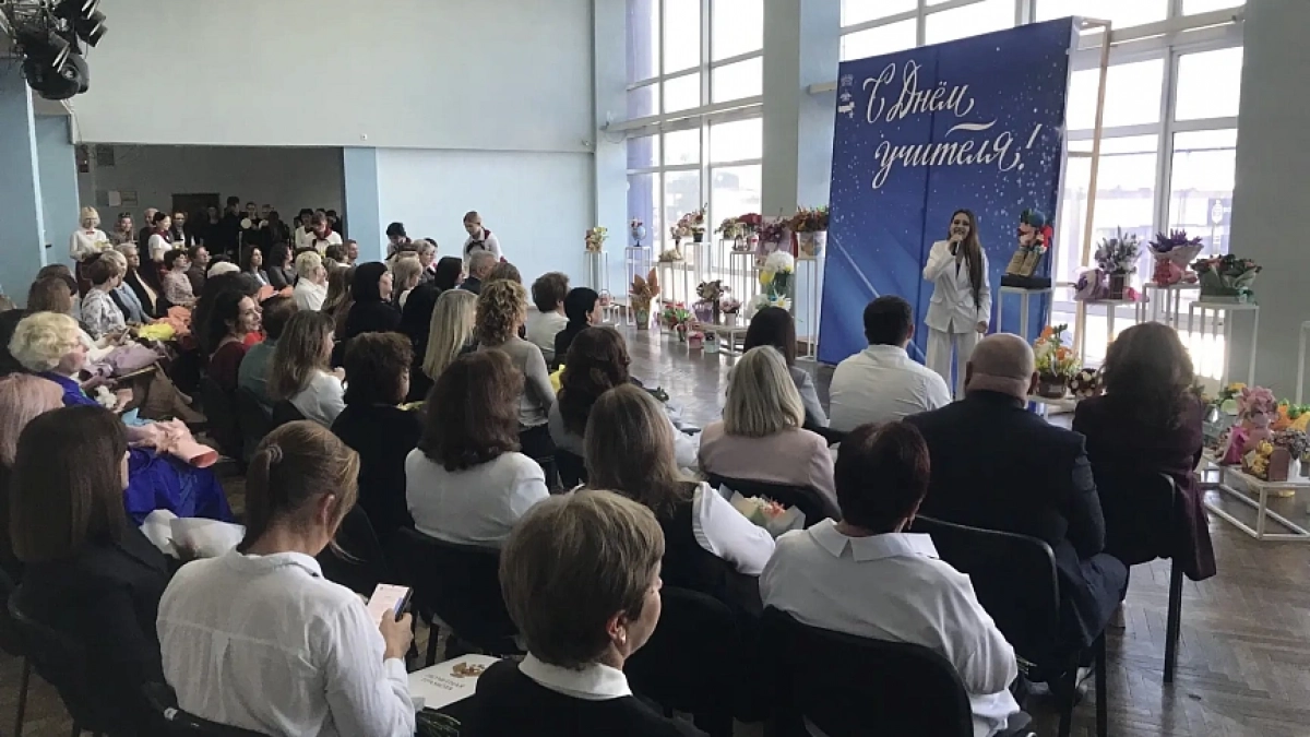 В Новороссийске чествовали педагогов: лучшим вручили награды Минпросвещения и почетные звания
