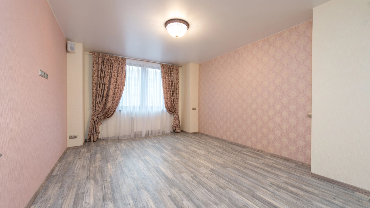 Вмятины на линолеуме исчезнут за 2 минуты: старый трюк с утюгом, о котором молчат в магазинах