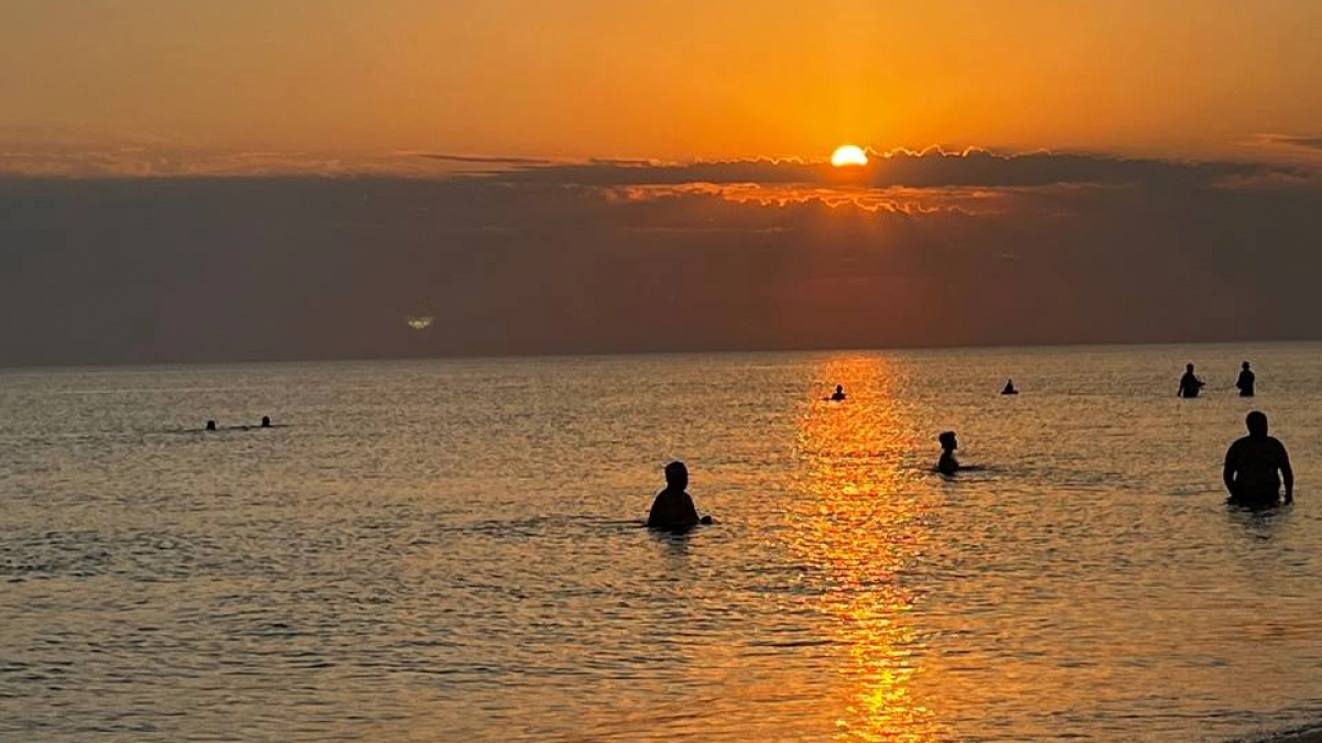 Бархатный сезон на исходе: в Новороссийске Черное море остыло до +21