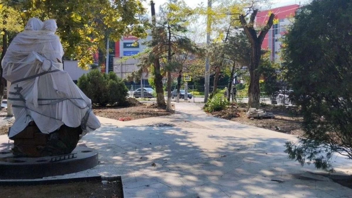 Парк в честь тех, кто спасает жизни: сквер медиков в Новороссийске готов уже на 67 процентов 