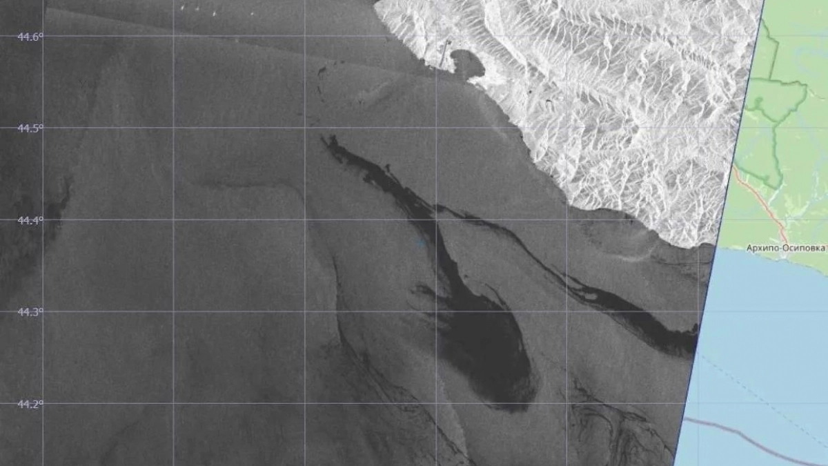 Спутник видит, Морспасслужба – нет: на Новороссийск, возможно, надвигается нефтяное пятно  