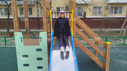 Песочница без песка и карусель для малышей: журналист НАШЕЙ побывала на детской площадке, открытой в Новороссийске по поручению губернатора 