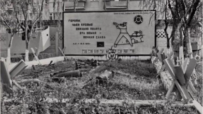 История в камне: с мемориальной стены «Место боев 1943 года» в Новороссийске бесследно исчезли бронзовые кубки – тайна покрытая мраком 