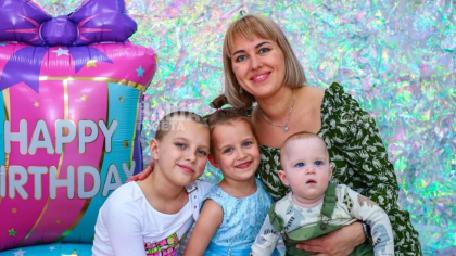 Многодетная семья, в которой дети пострадали при атаке дронов на Новороссийск, готовится к переезду  