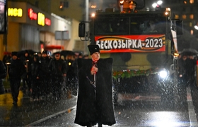 50 тысяч свечей, град и ледяное море: в Новороссийске прошла легендарная «Бескозырка - 2023»